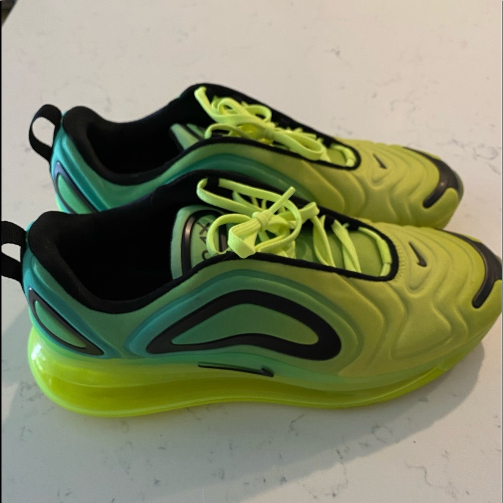 (SOLD)Nike AirMax 720